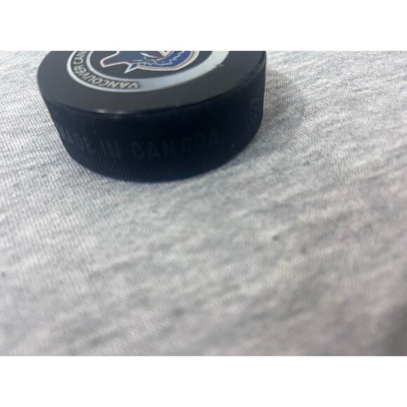INGLASCO VANCOUVER CANUCKS NHL HOCKEY OFFICIAL GAME PUCK - Picture 2 of 5